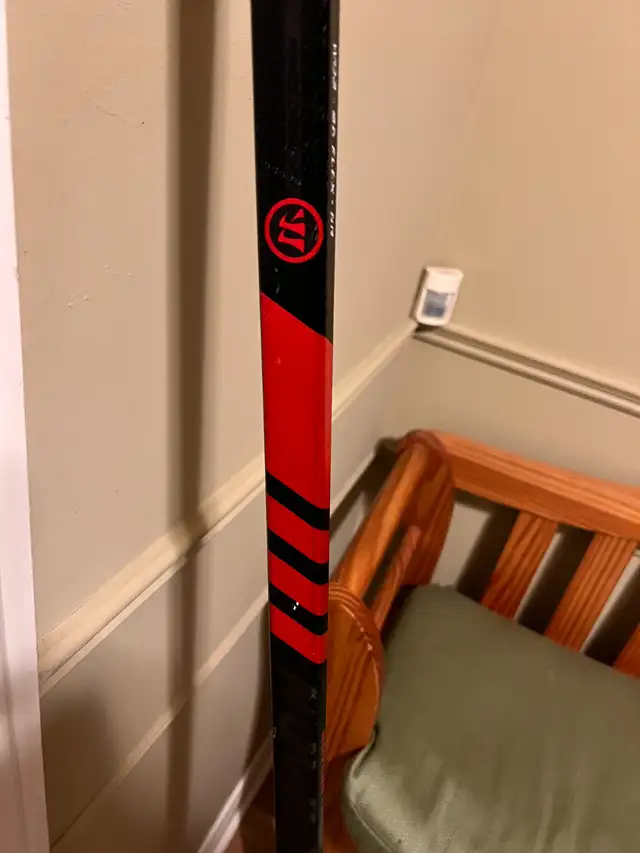 Warrior Novium Pro Senior Hockey Stick w03 left 85 flex in Hockey in London - Image 3