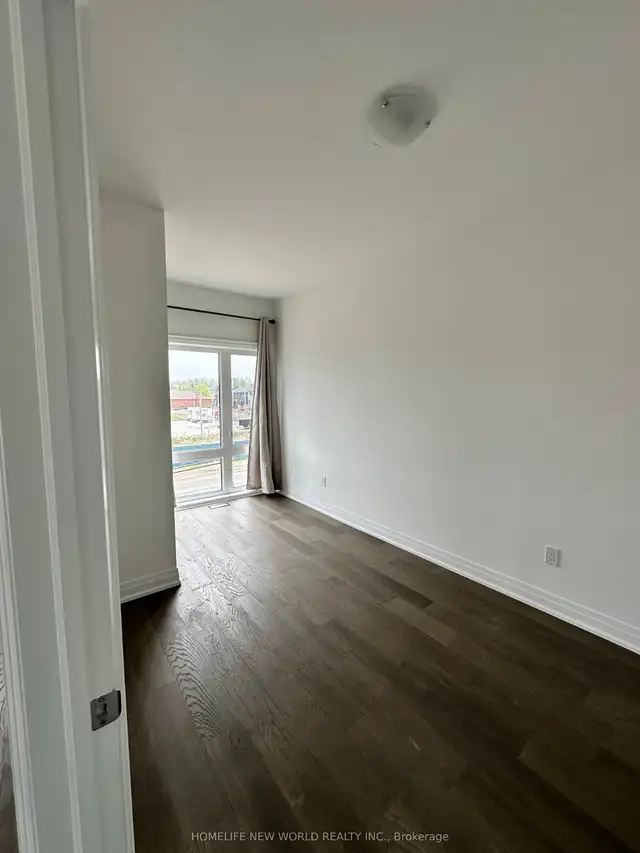 End Unit Townhouse for Rent in Oak Ridges $4000 in Long Term Rentals in Markham / York Region - Image 11