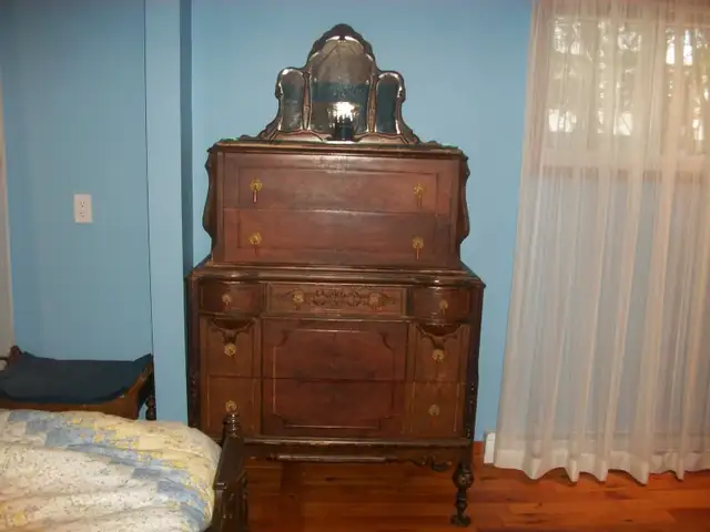 set de chambre antique in Beds & Mattresses in Drummondville - Image 4