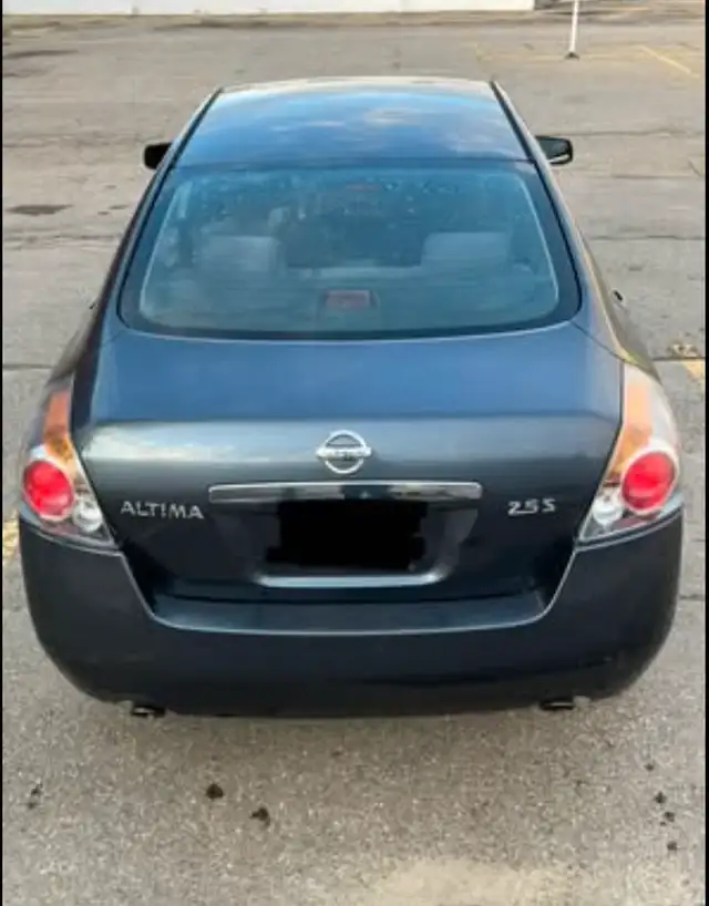 2009 Nissan Altima only 3,999 $ in Cars & Trucks in Edmonton - Image 5