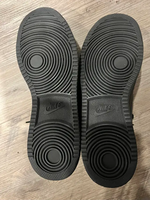 MENS BLACK NIKE SNEAKERS  in Men's Shoes in Edmonton - Image 6