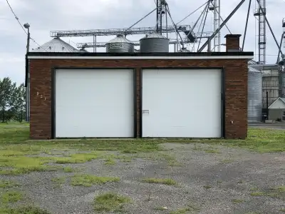 This industrial building space is available for rent and offers a versatile area suitable for variou...