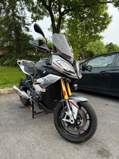 Je vends ma moto BMW S1000XR 2017, très bas kilométrage 17 500km, DSA électronique, suspension ajust...