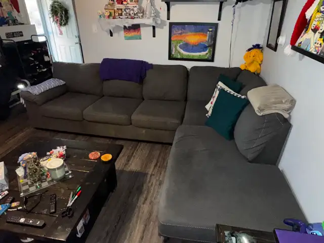 Sectional couch-Gray  in Couches & Futons in City of Halifax - Image 3