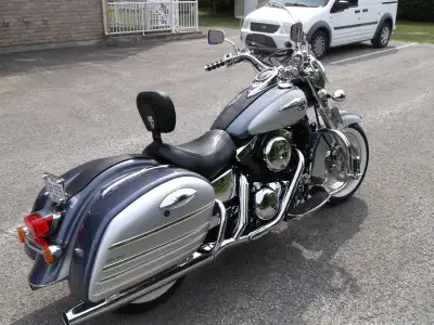 TOUJOURS DISPONIBLE .Kawasaki Nomad 1500 cc injection une clé en main près pour la saison révisé de...