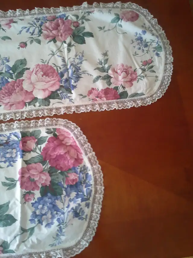 TABLE RUNNERS in Home Décor & Accents in Ottawa - Image 4