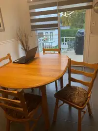 Ensemble de cuisine table et 4 chaises