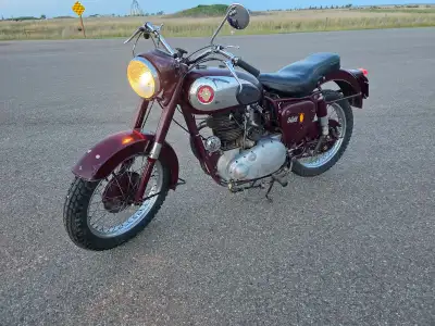 Original as found Buetiful 1953 BSA B33. 500cc. Runs and drives great! 5,500 obo!