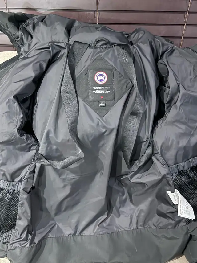Canada Goose MacMillan Parka in Men's in Calgary - Image 3