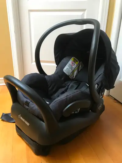 Maxi-Coci baby car seat with base & washable seat cover like new, View more