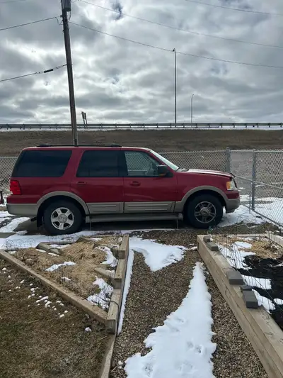 Selling 2004 Ford Expedition. Runs great owned last 18 years. May need brakes and windshield. 279,00...