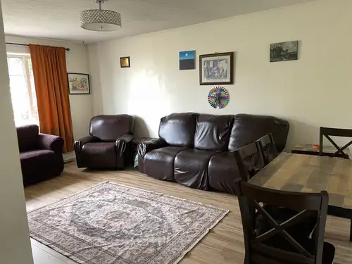 Bright Furnished room for rent in a quiet and safe area. All-inclusive, main floor . Convenient for...