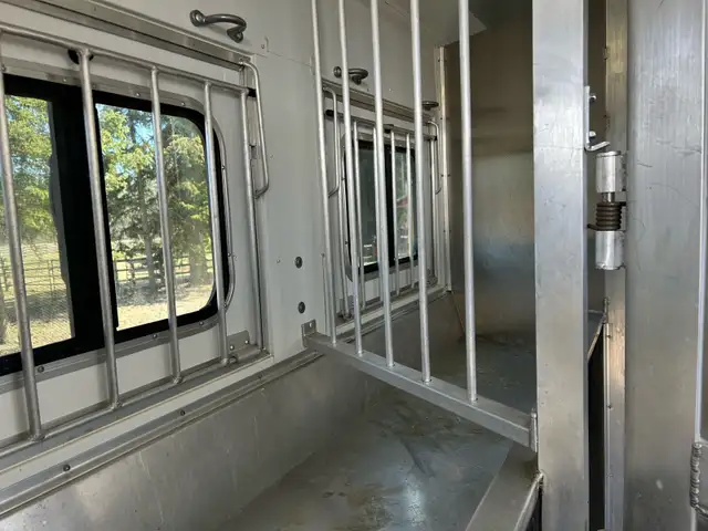 Living quarters horse trailer  in Equestrian & Livestock Accessories in Vanderhoof - Image 6