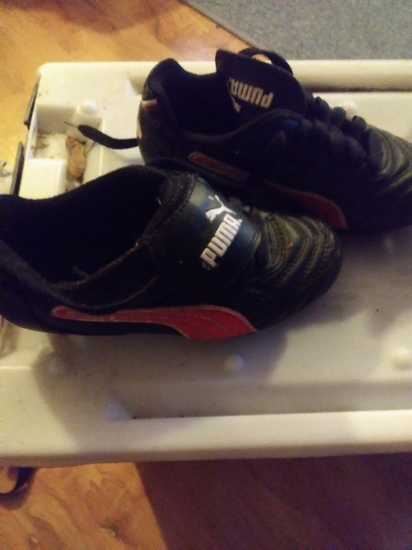 Child's black and red cleats in Soccer in Bridgewater - Image 3