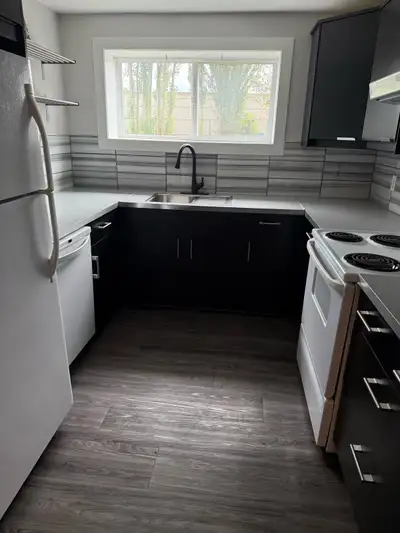 FOR RENT – Beautifully Renovated 1 Bed, 1 Bath Legal Suite Welcome to this beautifully renovated 1-b...