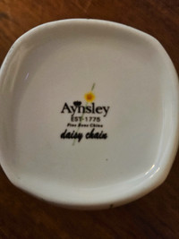 Aynsley Daisy Chain Dinnerware.  A  Pretty delicate design,