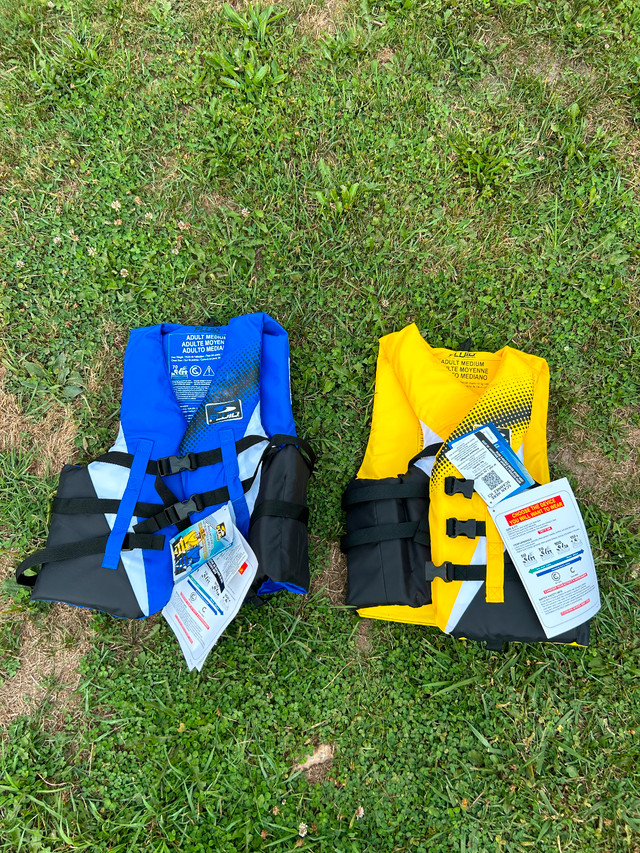 Life jackets in Water Sports in Oakville / Halton Region