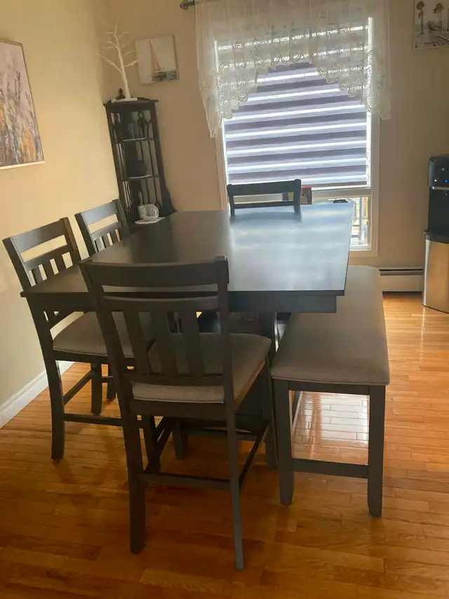 Dinning table set in Dining Tables & Sets in Annapolis Valley - Image 3