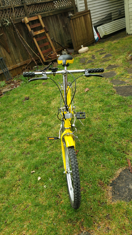 Sturdy beautiful Yellow Folding Bike in Cruiser, Commuter & Hybrid in City of Halifax - Image 4