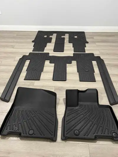 Kia Carnival car mats 2025 like new. Used just for a few days.