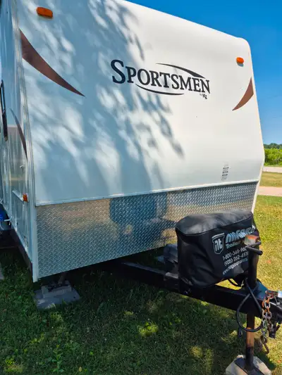 Excellent condition ,A/C TV ,Stereo , Fridge, freezer, Stove , Awning and Dining /Livingroom Slide o...
