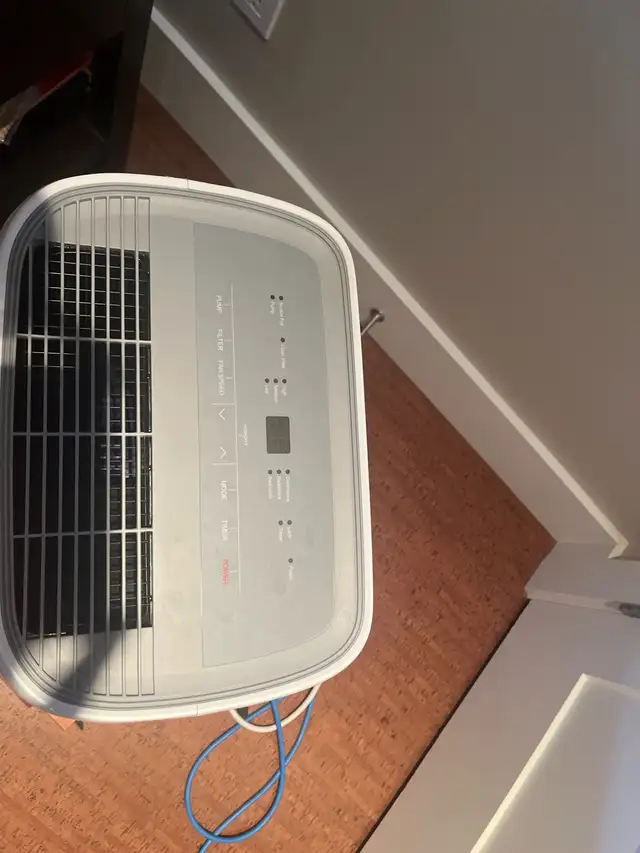 Royal Sovereign Dehumidifier  in Heaters, Humidifiers & Dehumidifiers in Calgary - Image 3