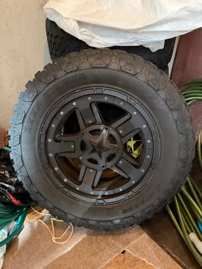 I'm selling a Rockstar wheel that were on a ford f150 2013, which is in used condition. This wheel i...