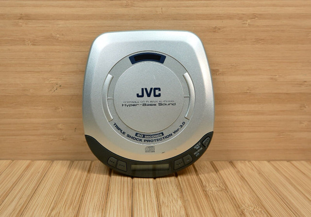 JVC PORTABLE CD PLAYER XL-PV400 -- made in Japan dans CD, DVD et Blu-ray  à Laval/Rive Nord