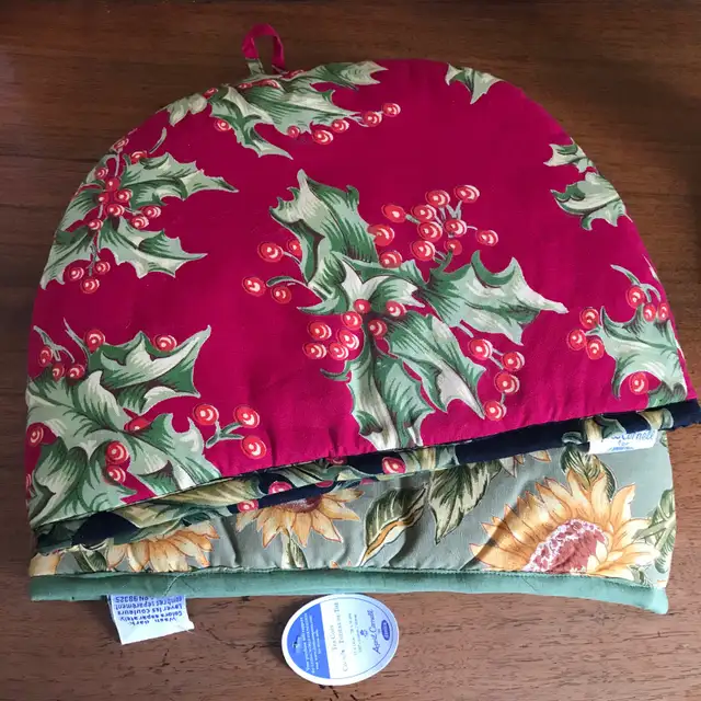 $20 ea 2 April Cornell Teapot Cozies New Sunflower & Xmas Holly in Home Décor & Accents in Ottawa - Image 9