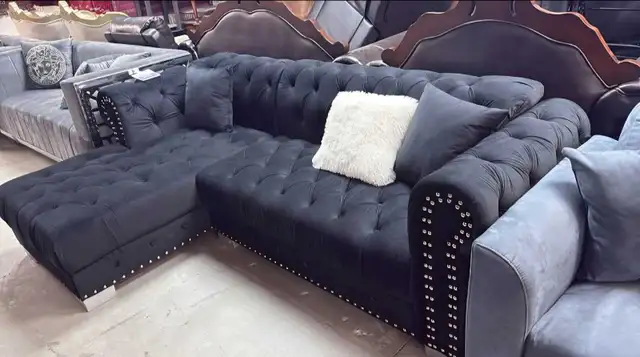 sofa sectionel  in Couches & Futons in City of Montréal - Image 2