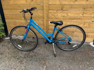 Vélo Garneau S6 LT Espace Step Pour Femme Small Presque neuf Utilise 1 fois pour tour de l'île de nu...