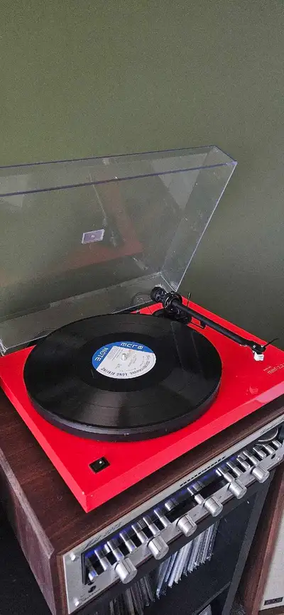Music Hall MMF-2.2 LE Turntable (Ferrari Red), View more