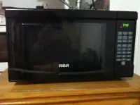 Four à micro-ondes RCA - 49 $