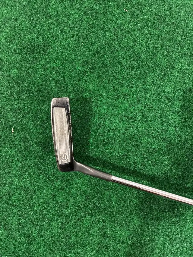 Taylor Made 33 “ putter in Golf in Ottawa - Image 3