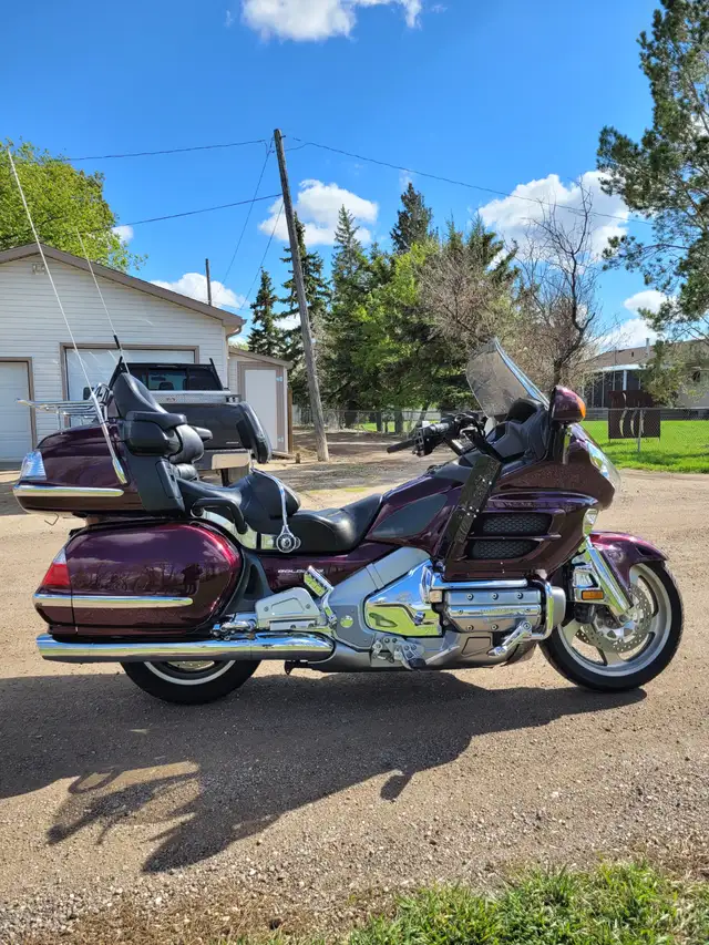 2006 1800 Honda Goldwing in Touring in Regina - Image 3