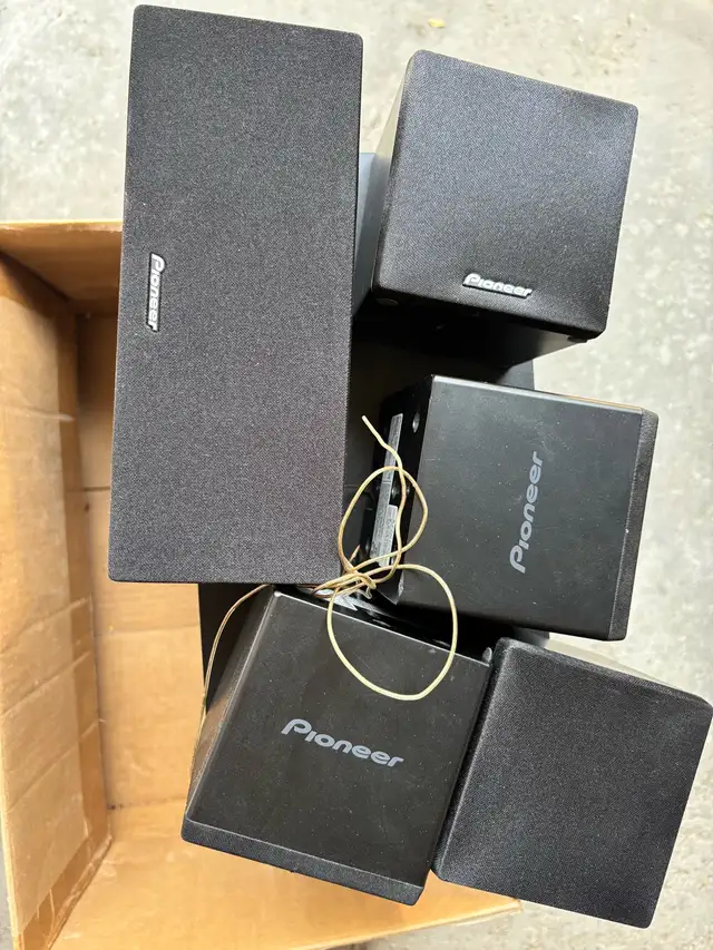 Pioneer Speakers audio system in Stereo Systems & Home Theatre in Markham / York Region - Image 2