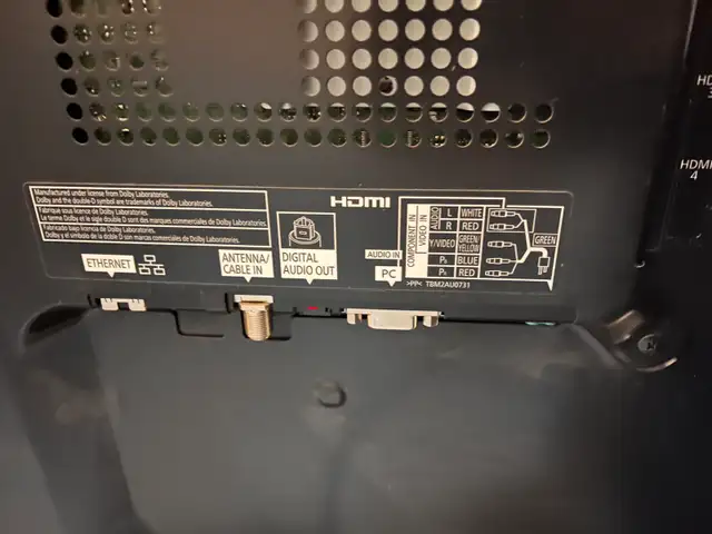 Panasonic  TV + TV stand with swivel mount in TVs in Gatineau - Image 9