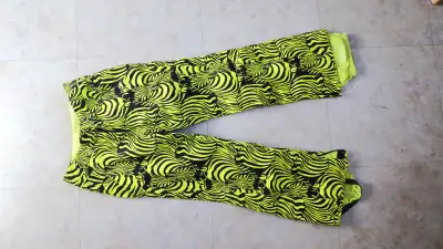 Burton snowboard / ski pants. Like new, View more