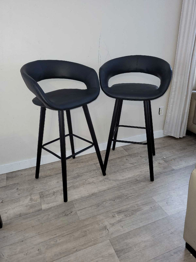 2 like new barstools  in Chairs & Recliners in Winnipeg - Image 3