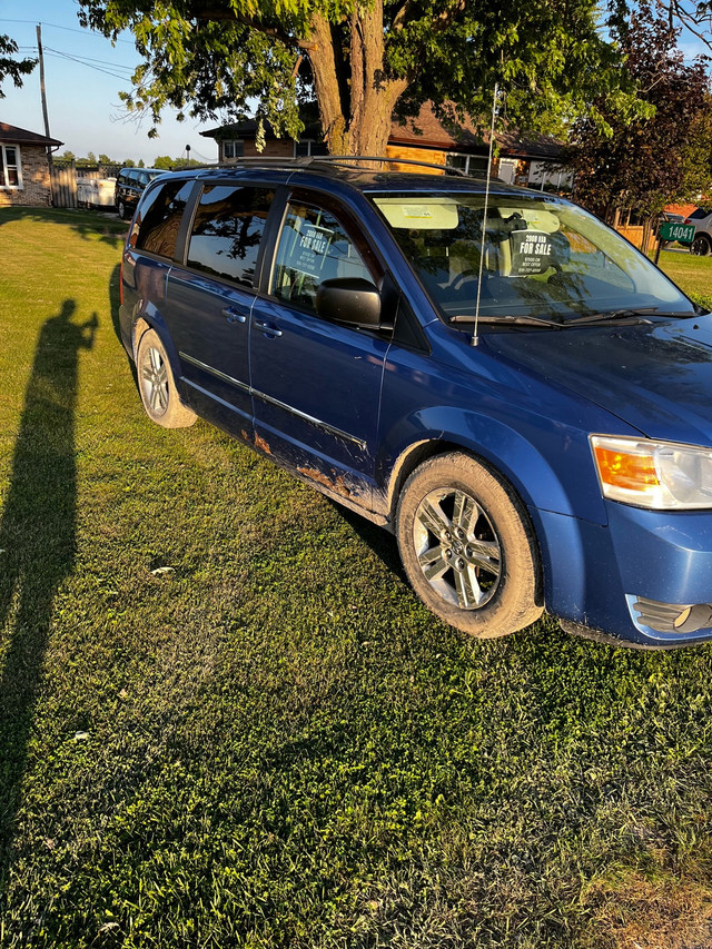 2008 Dodge Caravan in Cars & Trucks in Windsor Region - Image 2