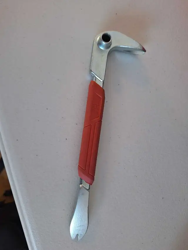 NEW MILWAUKEE 9" NAIL PULLER