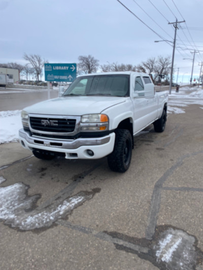 REDUCED. 2004 GMC 2500 Truck