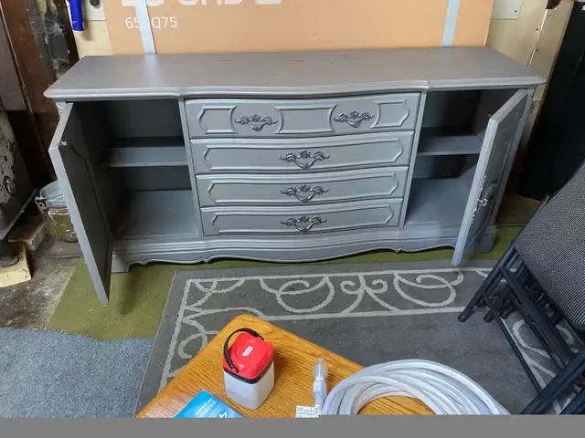 Dresser in Dressers & Wardrobes in Oakville / Halton Region - Image 2