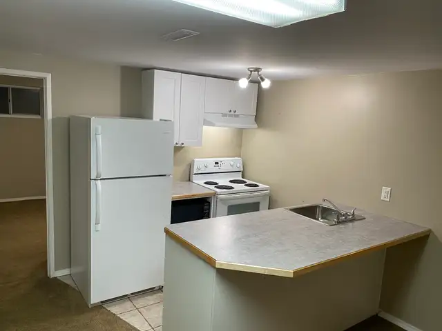 Bachelor/Bachelorette Suite near Hospital
