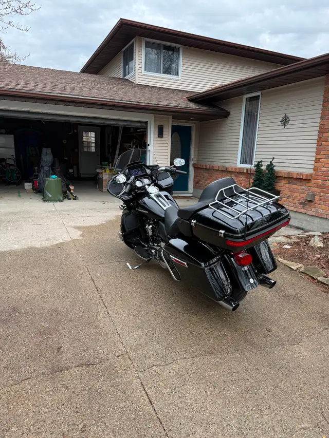 2021 Harley Davidson Road Glide Limited in Street, Cruisers & Choppers in London - Image 3