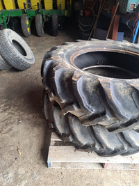 Lot de pneus agricoles à vendre