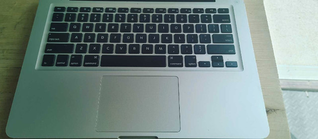 MacBook Pro 2.4 GHz intel Core i5 4GB RAM 1333MHz DDR SSD 240  in Laptops in City of Toronto - Image 2