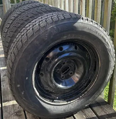 À vendre: 4 pneus Bridgestone Blizzak 215/65R16 montés sur jantes originales de Subaru (pratiquement...