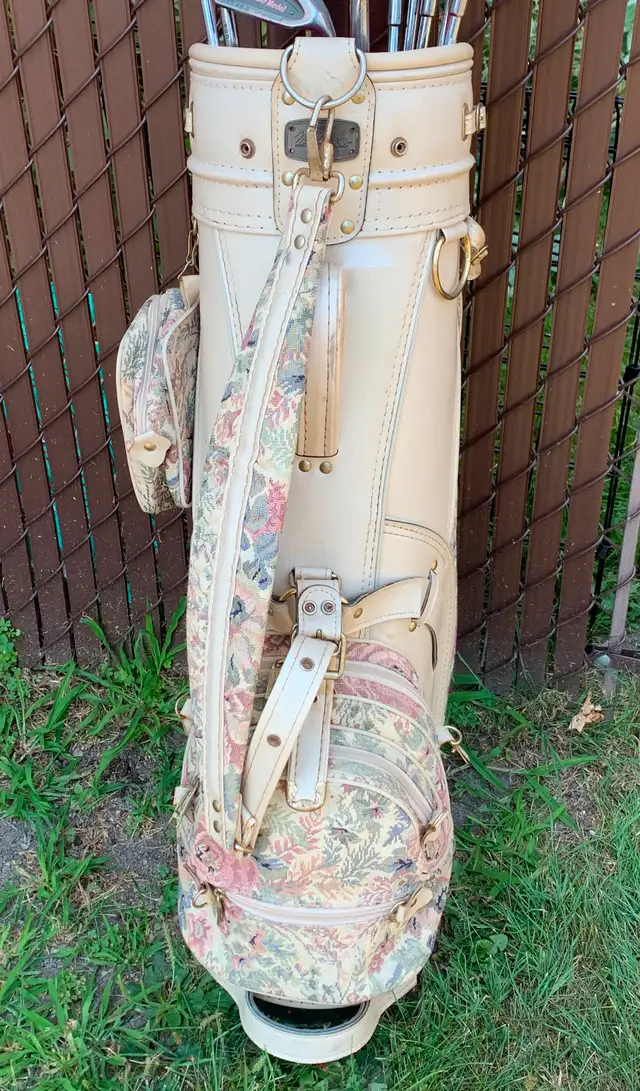 GOLF BAG LADIES MCGREGOR IN VERY GOOD CONDITION-PINK INSIDE63373373277571123