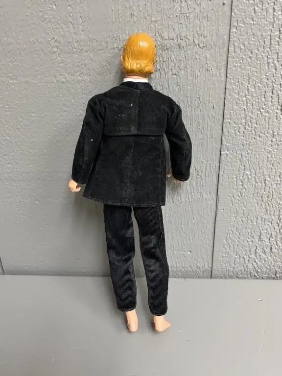 WAYNE GRETZKY FASHIONISTA KEN BARBIE DOLL in Arts & Collectibles in Mississauga / Peel Region - Image 5